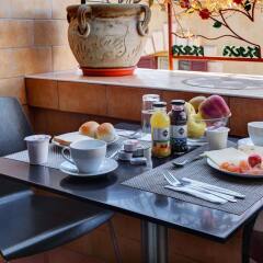 Отель Little Rhome Suites в номере фото 2