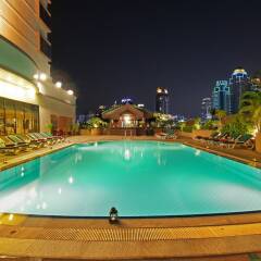 Отель Ramada D'MA Bangkok бассейн