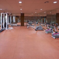 Отель Hesperia Sant Joan Suites фитнесс-зал