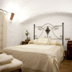 Отель Cuevalia. Alojamiento Rural en Cueva комната для гостей