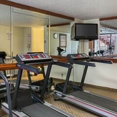 Отель Clarion Inn I-10 East at Beltway фитнесс-зал фото 3