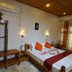 Teak Wood Hotel сейф в номере