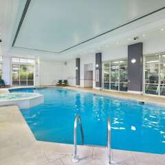 DoubleTree by Hilton Hotel Dartford Bridge бассейн