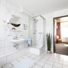 Отель Zum Eisenhammer Германия, Оберхаузен - отзывы, цены и фото номеров - забронировать отель Zum Eisenhammer онлайн ванная