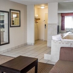 Отель Comfort Inn North Conference Center в номере фото 2