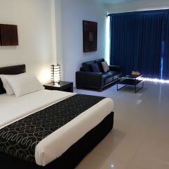 Отель East Suites комната для гостей