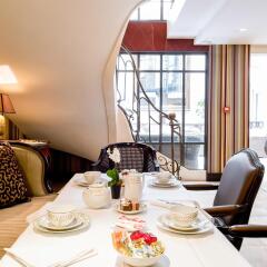 Отель Hôtel Chateaubriand Champs Elysées Париж в номере