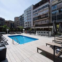 Отель Catalona Plaza Cataluña Испания, Барселона - 1 отзыв об отеле, цены и фото номеров - забронировать отель Catalona Plaza Cataluña онлайн бассейн