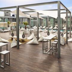 Отель The Level At Melia Barcelona Sky гостиничный бар