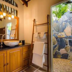 Отель Koh Jum Beach Villas ванная