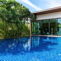 Отель Aonang Cliff Beach Resort бассейн