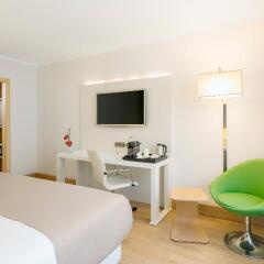 Отель NH Collection Berlin Mitte Am Checkpoint Charlie 4* Стандартный номер с разными типами кроватей фото 46
