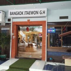 Отель Itaewon Guesthouse Бангкок банкомат