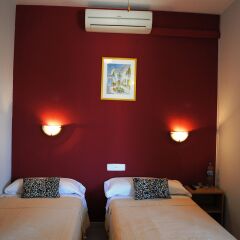 Hotel Sant Jordi комната для гостей