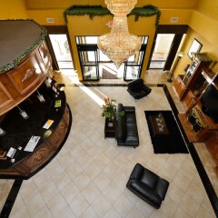 Отель Comfort Suites Bay City в номере