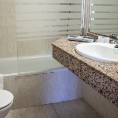 Отель Apartamentos Best Michelángelo Испания, Салоу - отзывы, цены и фото номеров - забронировать отель Apartamentos Best Michelángelo онлайн ванная
