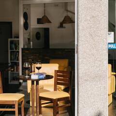 Хостел Happy Porto Hostel & Apartments Порту гостиничный бар