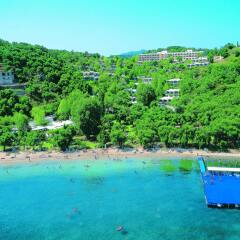 Отель Grecotel Daphnila Bay пляж