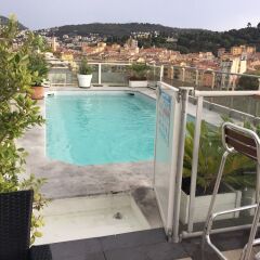 Отель Stay in the heart of Nice бассейн