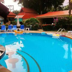 Swiss Palm Beach Hotel бассейн