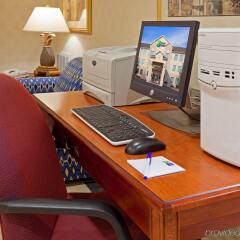 Holiday Inn Express Hotel & Suites Reading интерьер отеля фото 3