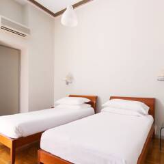 Отель Rome Accommodation - Cavour сейф в номере