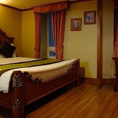Castle Beach Tourist Hotel сейф в номере