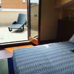 Отель JFK b & b сейф в номере