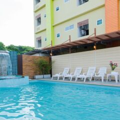 Bypass Hotel Phuket бассейн