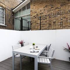 Отель Lovely 2BR flat in West London