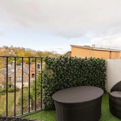 Отель Royal Mile 2BR Apartment Private Balcony Великобритания, Эдинбург - отзывы, цены и фото номеров - забронировать отель Royal Mile 2BR Apartment Private Balcony онлайн балкон