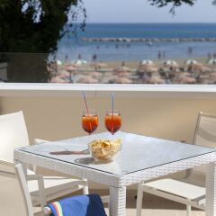Marina Beach Suite Hotel Римини балкон