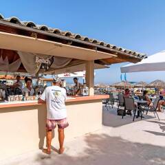 Messonghi Beach Hotel Сивота гостиничный бар