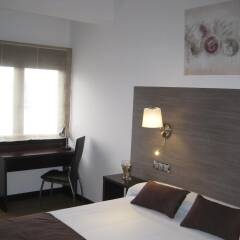 Отель Suites A Coruña комната для гостей фото 5