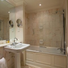 Audleys Wood Hotel in Basingstoke, United Kingdom from 223$, photos, reviews - zenhotels.com bathroom