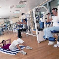 Emirates Concorde Hotel & Suites фитнесс-зал фото 4