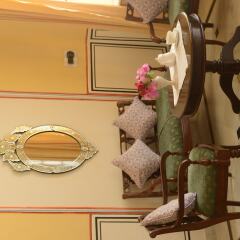 Hotel Diggi Palace сейф в номере