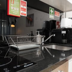 Отель Nomad's Netto & Subway Порту гостиничный бар
