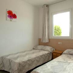 Отель Bungalows Papalús Испания, Льорет-де-Мар - отзывы, цены и фото номеров - забронировать отель Bungalows Papalús онлайн комната для гостей