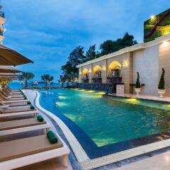 Отель LK Emerald Beach бассейн