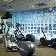 Отель Sheraton Vancouver Wall Centre Канада, Ванкувер - отзывы, цены и фото номеров - забронировать отель Sheraton Vancouver Wall Centre онлайн фитнесс-зал