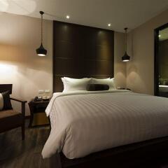 Отель Casa Nithra Bangkok сейф в номере