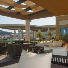 Отель La Marquise Luxury Resort Complex гостиничный бар