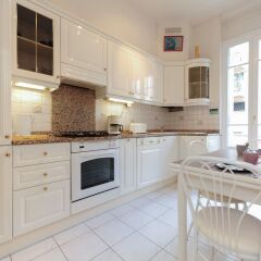Отель Appartement Minuetto - 5 Stars Holiday House Ницца в номере