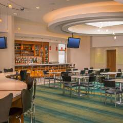 Отель SpringHill Suites by Marriott New York LaGuardia Airport США, Нью-Йорк - отзывы, цены и фото номеров - забронировать отель SpringHill Suites by Marriott New York LaGuardia Airport онлайн гостиничный бар