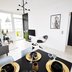 Отель M11 Outstanding Apartment with Balcony Польша, Варшава - отзывы, цены и фото номеров - забронировать отель M11 Outstanding Apartment with Balcony онлайн комната для гостей фото 2