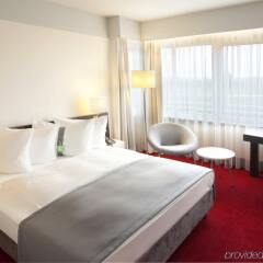 Отель Holiday Inn Berlin Airport - Conference Centre Шёнефельд комната для гостей фото 2