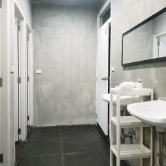 The Cocoon Hostel Бангкок ванная