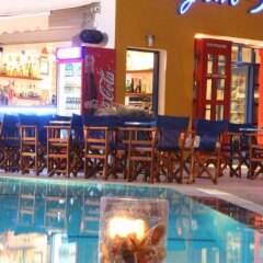 Aegean Sky Hotel & Suites гостиничный бар