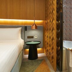 Oasia Hotel Downtown Singapore сейф в номере